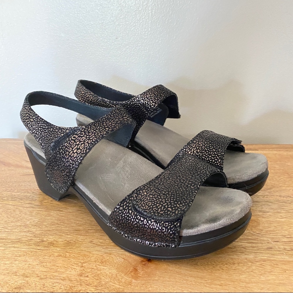 Dansko Sz 38 7.5-8 Black leather wedge sandals.
